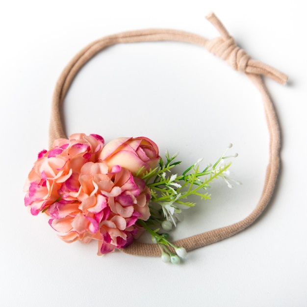 Rukou vyšívaný kvetinový kruh